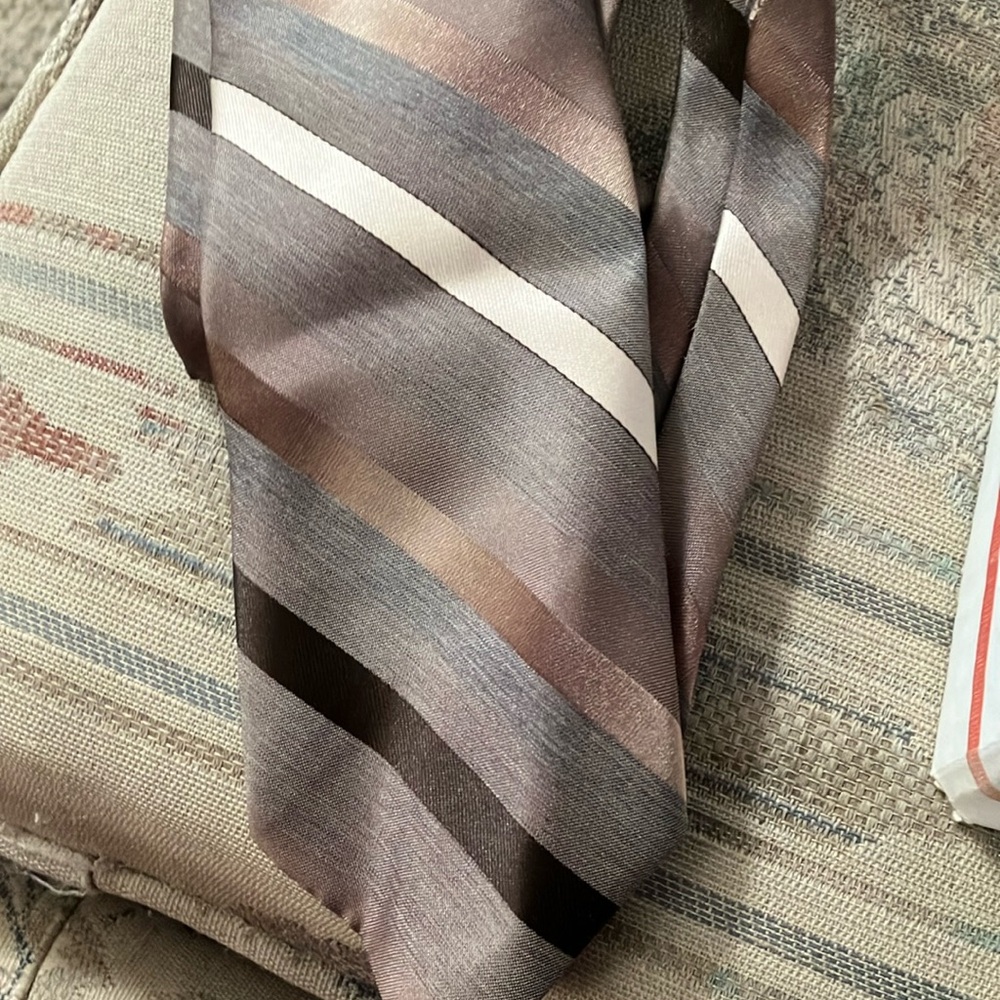 FINAL MARKDOWN Men’s surrey tie